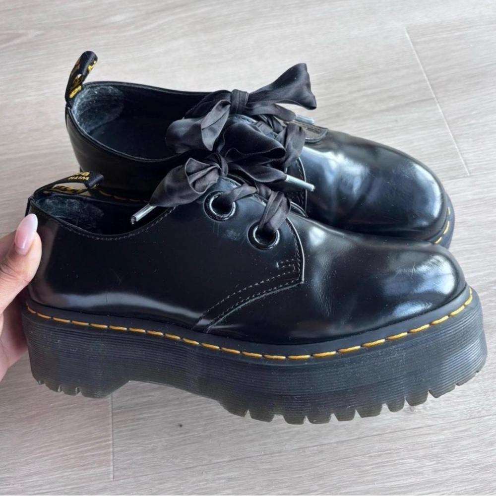 Dr. Martens Holly Black Platform
Oxford - Picture 4 of 4